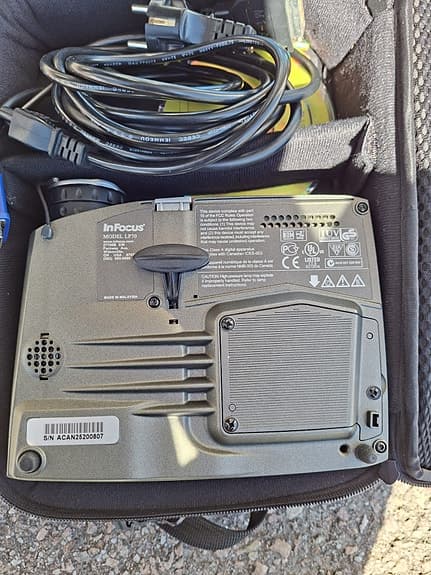 Projektor InFocus LP70 med tillbehör – komplett kit