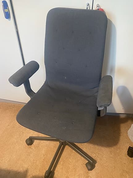 MULLFJÄLLET kontorsstol i färgen mörkgrå
