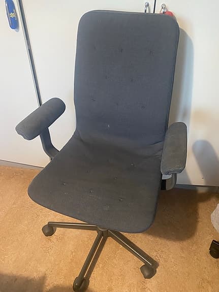 MULLFJÄLLET kontorsstol i färgen mörkgrå