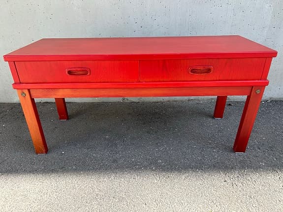 Retrobänk i röd furu – 70-tal (Hovmantorp-stil)