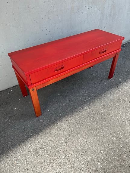 Retrobänk i röd furu – 70-tal (Hovmantorp-stil)