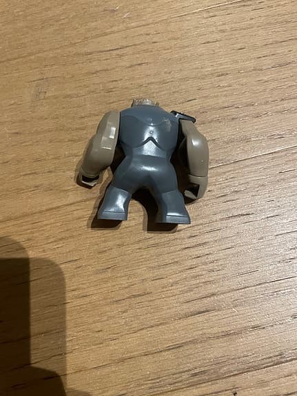 LEGO Marvel figur – stor grå/brun gubbe