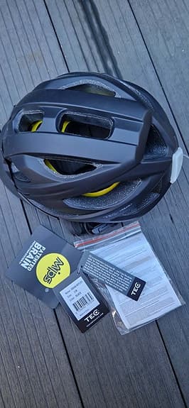 TEC MIPS cykelhjälm stl S/M svart