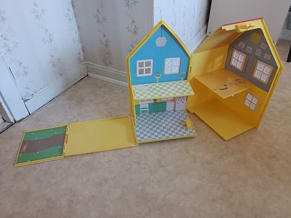 Greta Gris hus med figurer och tillbehör