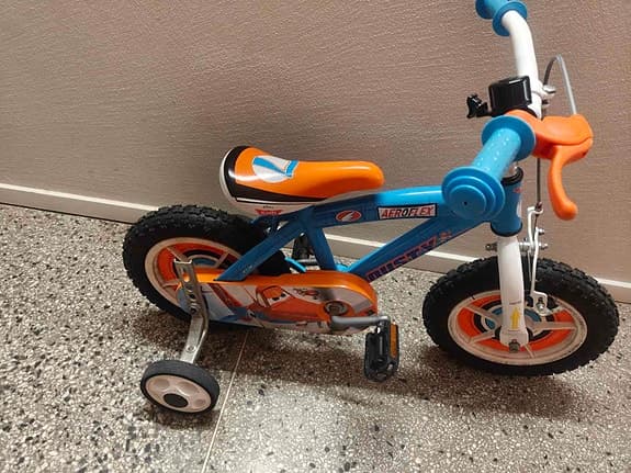 Barncykel 12 , nästan Oanvänd ,ny pris 1490kr