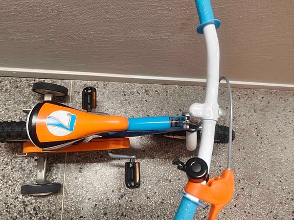 Barncykel 12 , nästan Oanvänd ,ny pris 1490kr