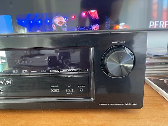 Denon svart hemmabioreceiver med fjärrkontroll