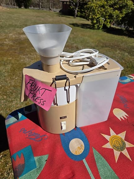AEG fruktpress juicemaskin beige