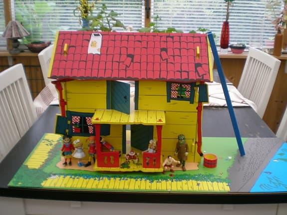 Micki Pippi Långstrump Villa Villekulla dockhus med lekmatta