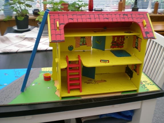 Micki Pippi Långstrump Villa Villekulla dockhus med lekmatta