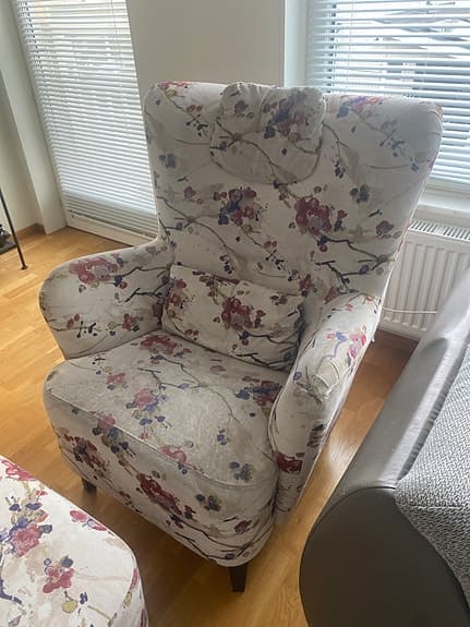 Fåtölj med pall
