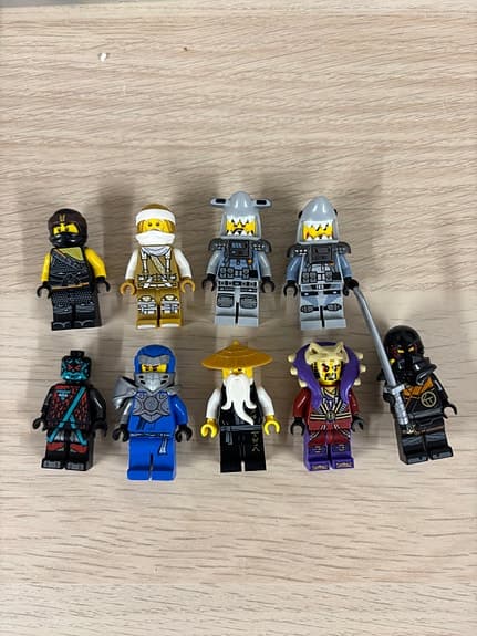 LEGO Ninjago minifigurer blandat gäng