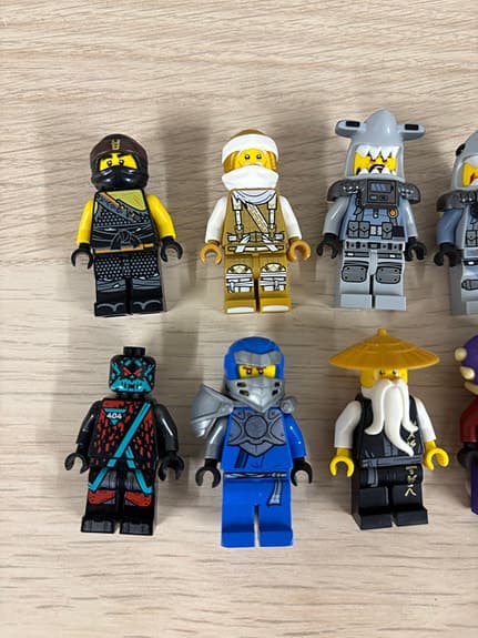 LEGO Ninjago minifigurer blandat gäng