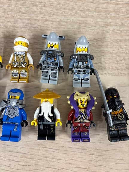 LEGO Ninjago minifigurer blandat gäng
