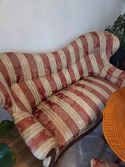 Charmig rokoko soffgrupp – soffa, 3 stolar & bord