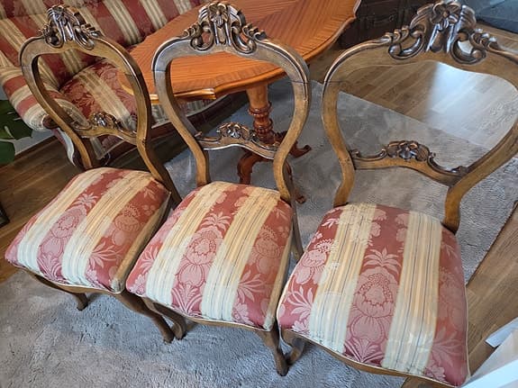 Charmig rokoko soffgrupp – soffa, 3 stolar & bord