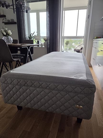 DUX 90 cm säng – 12/12 med Pascal