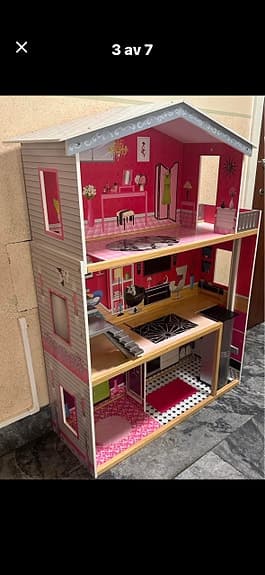 Barbie dockskåp stort rosa tre våningar