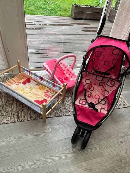 Aarikka dockvagn, docksäng och babyskydd leksak