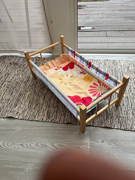 Aarikka dockvagn, docksäng och babyskydd leksak