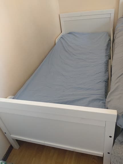 Säng IKEA