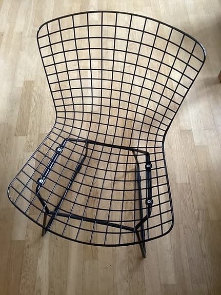 Sex snygga matstolar i metall