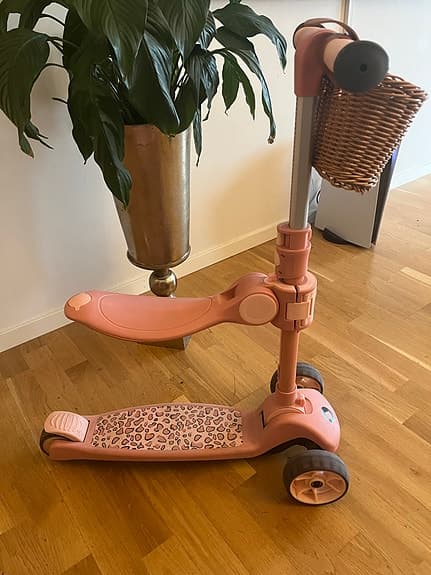 Rosa trehjuling sparkcykel med blinkande ljus! ✨