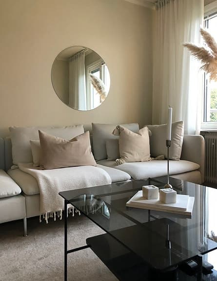 Soffbord i marmor och sotat glas