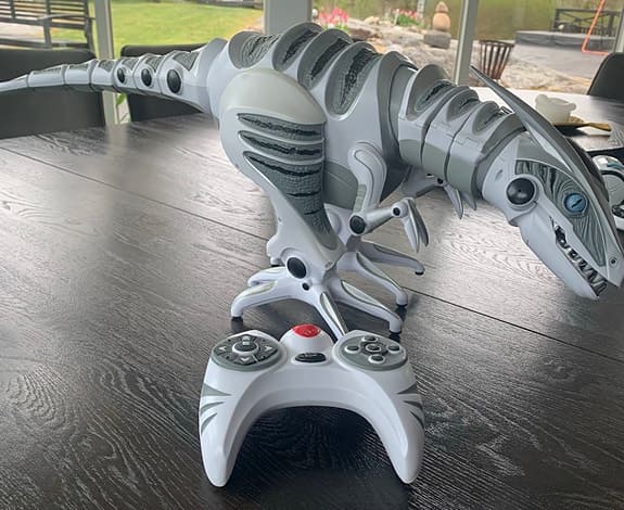 WowWee Roboraptor radiostyrd robotdinosaurie med fjärrkontroll