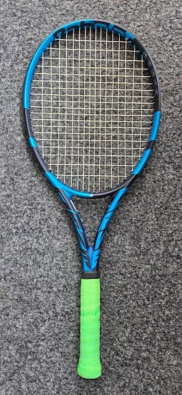 Babolat pure drive 2024- 300g + strängad, fodral