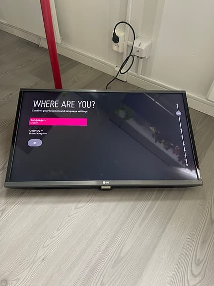 LG 32LF632V TV 32 tum svart