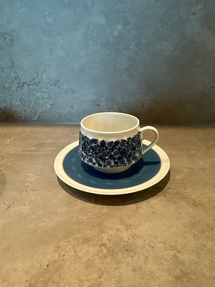 Arabia Doria kaffekoppar med fat blåvit