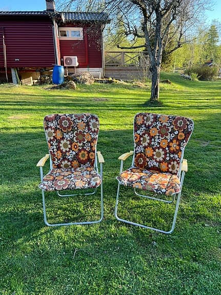 2 st retro trädgårdsstolar med blommigt tyg