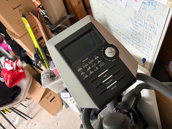 Crosstrainer med display och handpulssensorer