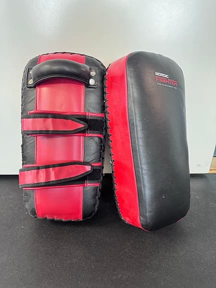 Thaimitts (Nordic Fighter svart/röd)