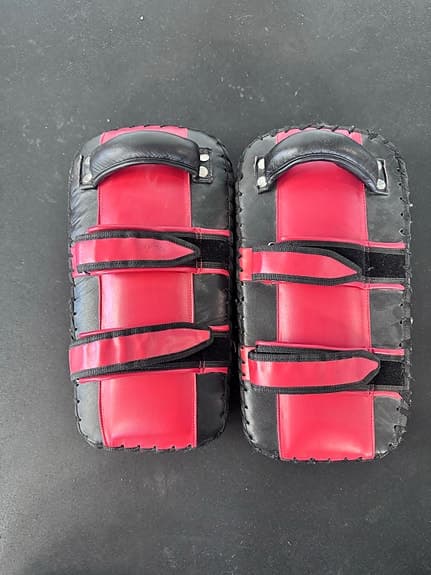 Thaimitts (Nordic Fighter svart/röd)