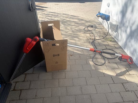 Flymo elektrisk lång häcksax röd