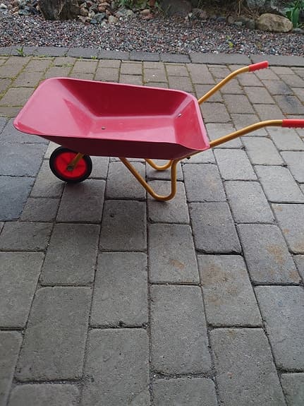 Barnskottkärra, barnkvast och kratta