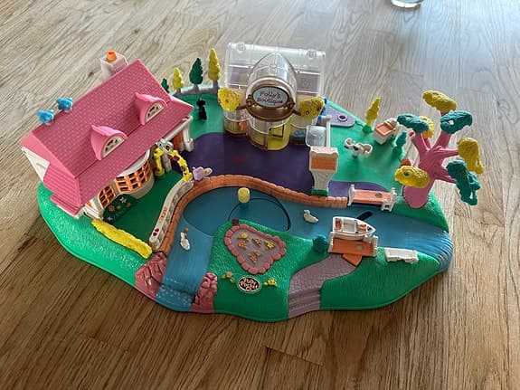 Polly Pocket, vintage Pollyville village från 1996.