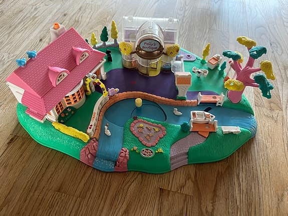 Polly Pocket, vintage Pollyville village från 1996.