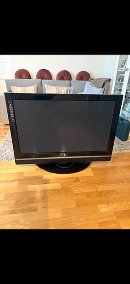 LG TV svart 42 tum