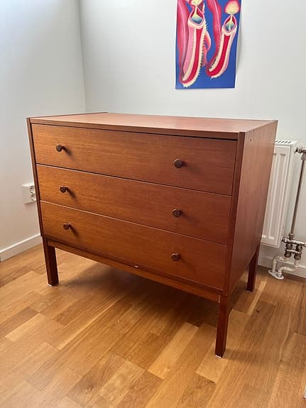 Byrå i teak med 3 lådor