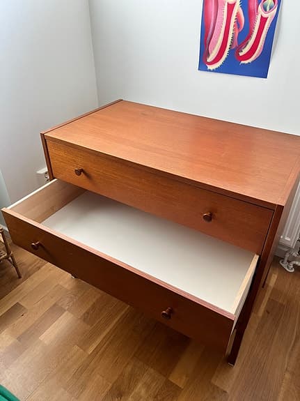 Byrå i teak med 3 lådor