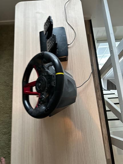 Hori ratt och pedaler för pc och konsol