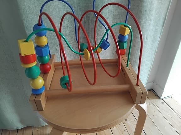 IKEA Mula trä pärl-rutscbana olika former och färger.