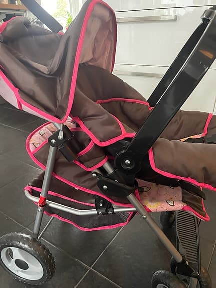 Brio dockvagn med Sittdel och babyskydd, brun/rosa