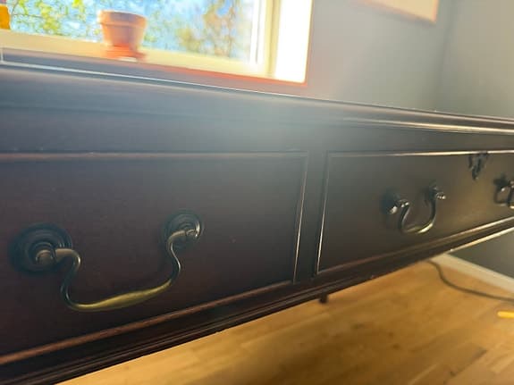 Vintage skrivbord i Engelsk stil. Med skrivbordsstol och besöksstol.