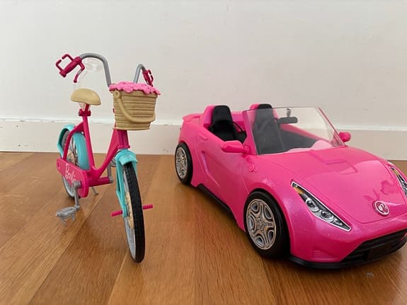 Barbie rosa cabriolet och cykel