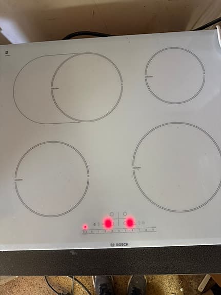 Vit inbyggnadsugn och matchande häll Bosch Series 8 (HBG673CW1S)