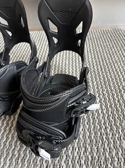 Nitro Staxx Black snowboardbindningar stl M